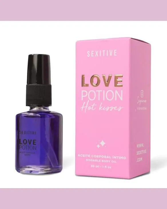 Frasco de vidrio del aceite corporal íntimo Love Potion Hot Kisses, de 30 ml, con dosificador, al lado de su caja rosa.