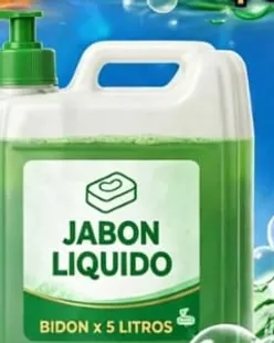 Bidón de jabón líquido Powerclean de 5 litros, con el líquido verde, la etiqueta blanca y un dosificador a presión, sobre el fondo de agua y burbujas de la marca.