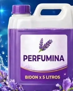 Bidón de perfumina Powerclean de 5 litros, con el líquido violeta, la etiqueta de lavanda y la tapa violeta, sobre el fondo de agua y burbujas de la marca.